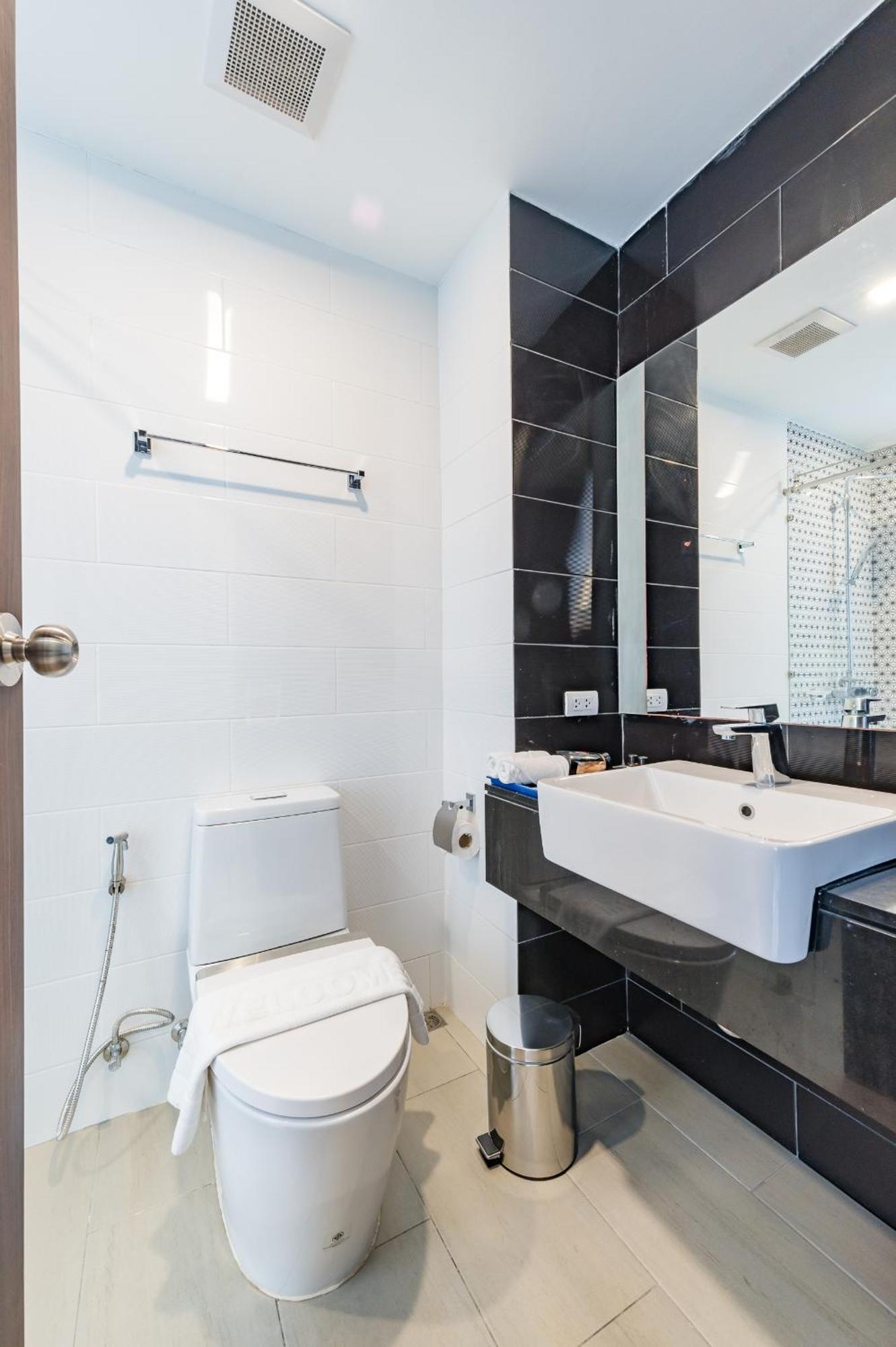 Wyndham Royal Lee Phuket Hotel Nai Yang Ngoại thất bức ảnh
